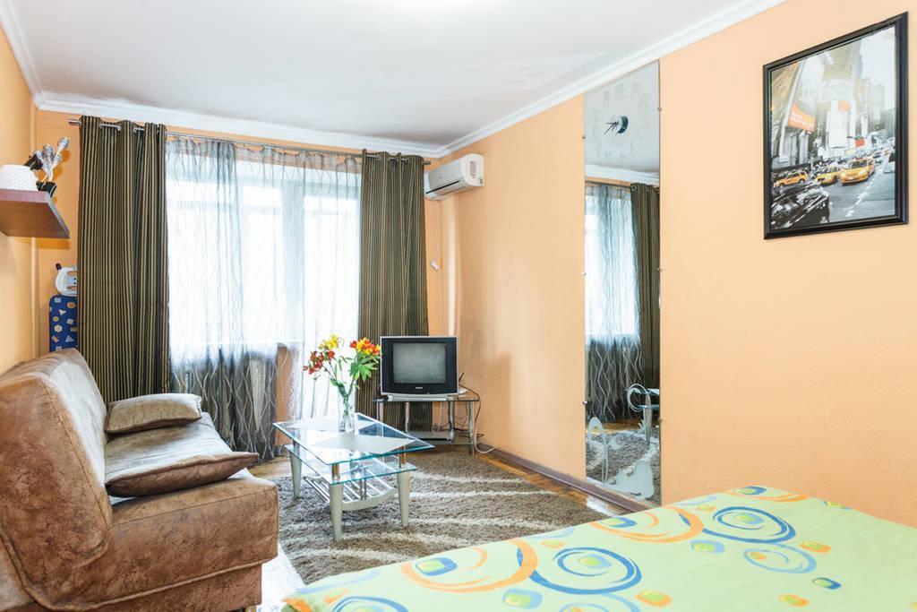 Apartment On Sobornyi Avenue 143 Near Intourist Hotel Zaporizhia 外观 照片