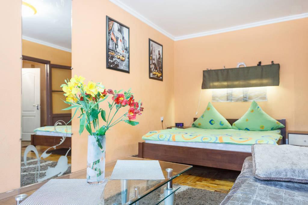 Apartment On Sobornyi Avenue 143 Near Intourist Hotel Zaporizhia 外观 照片