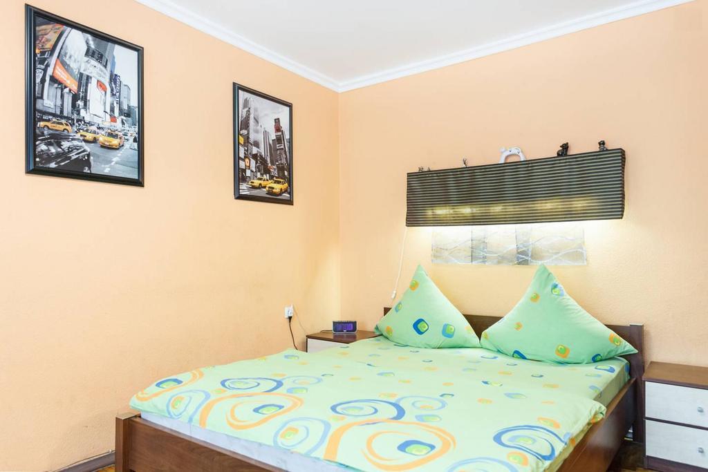 Apartment On Sobornyi Avenue 143 Near Intourist Hotel Zaporizhia 外观 照片
