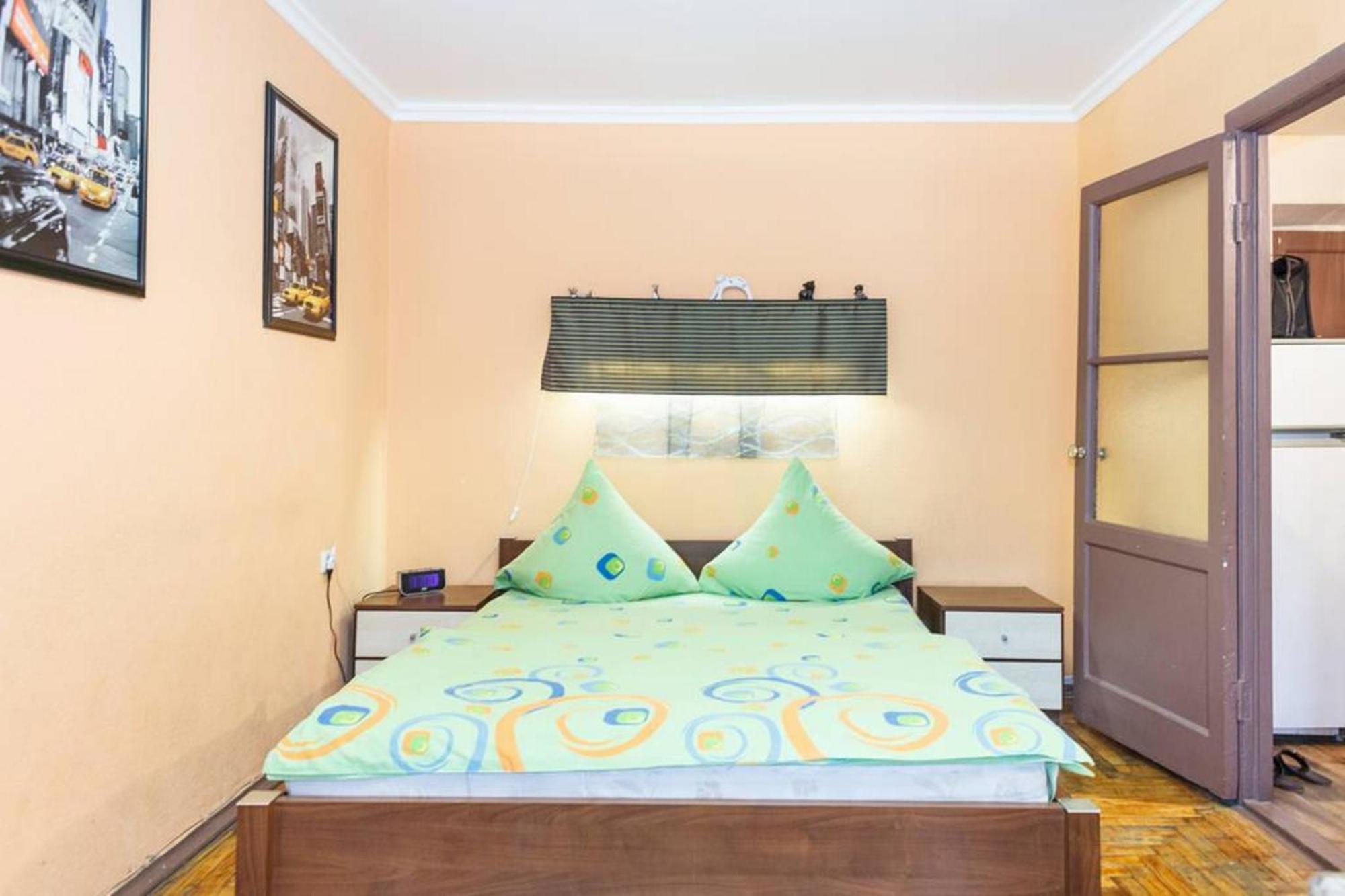 Apartment On Sobornyi Avenue 143 Near Intourist Hotel Zaporizhia 外观 照片